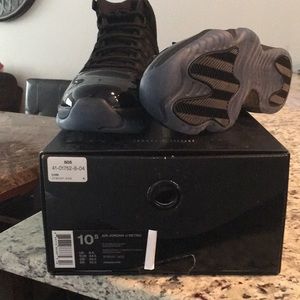 Air Jordan 11 cap and gown size 10.5